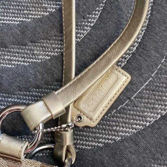 Coach XL gold lined hot pink multi pockets purse spacious bag purse - Picture 4 of 17